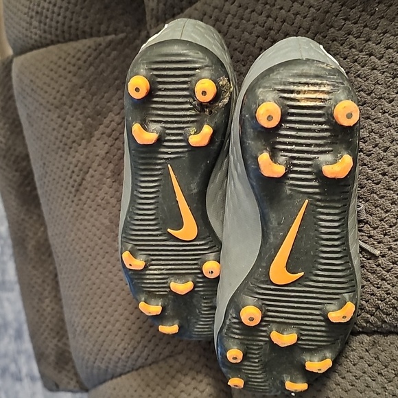 Nike HyperVenom Kids Gray and Orange Soccer Shoes - Picture 4 of 6